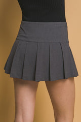 PLEAT BUCKLE SKORT