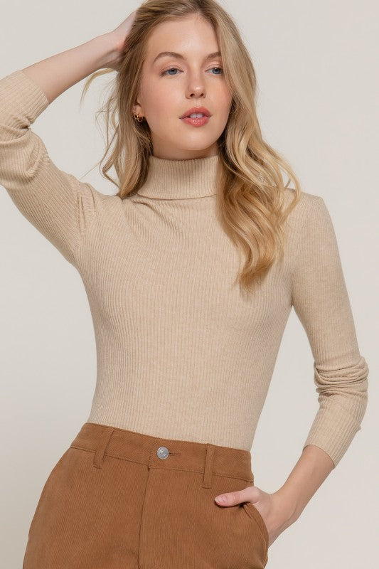 RIBBED TURTLE NECK SWEATER