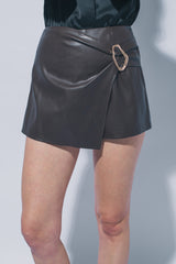 PU SKORT WITH BROACH