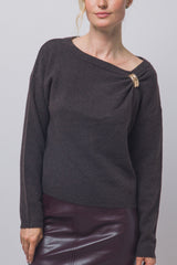 CREW SWEATER WITH BROACH
