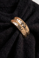 CREW SWEATER WITH BROACH