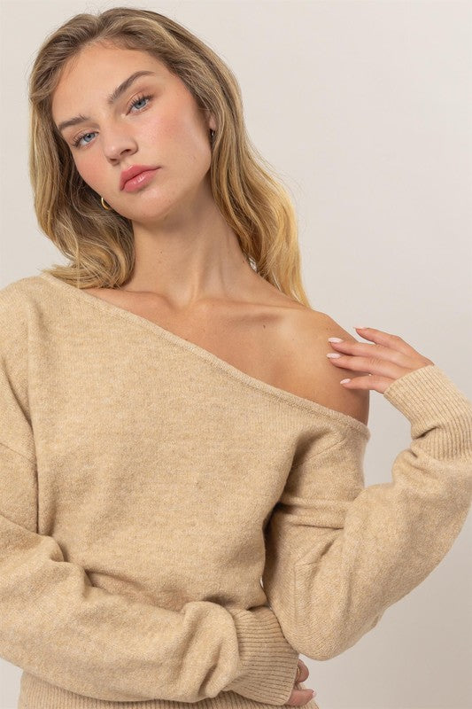 ASSYMETRIC OFF SHOULDER SWEATER